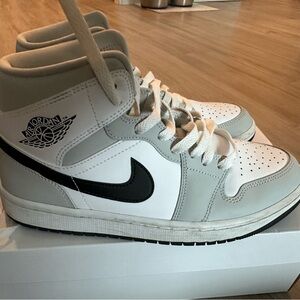 Nike Air Jordan 1 Mid Grey Fog/Black-White BQ6472-015 Women's Size 8.5